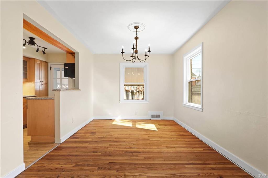 Allentown City, Pennsylvania 18103, United States, 3 Bedrooms Bedrooms, ,2 BathroomsBathrooms,Residential,Pending,76798