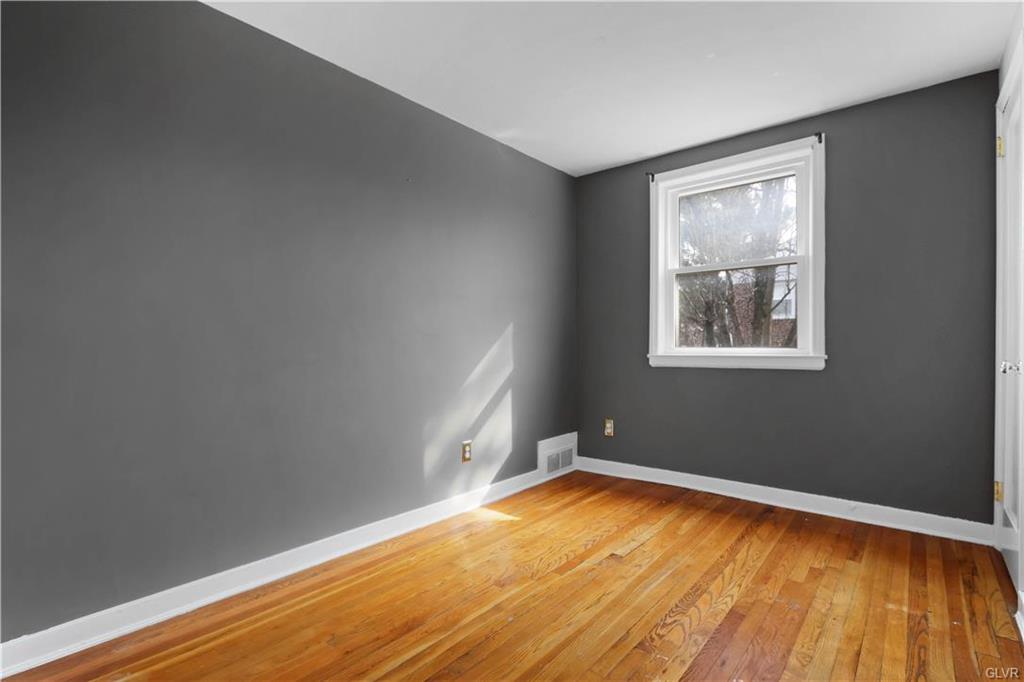 Allentown City, Pennsylvania 18103, United States, 3 Bedrooms Bedrooms, ,2 BathroomsBathrooms,Residential,Pending,76798