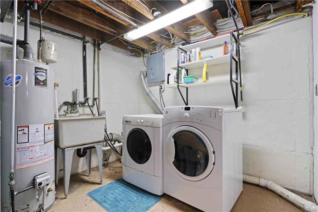 Allentown City, Pennsylvania 18103, United States, 3 Bedrooms Bedrooms, ,2 BathroomsBathrooms,Residential,Pending,76798