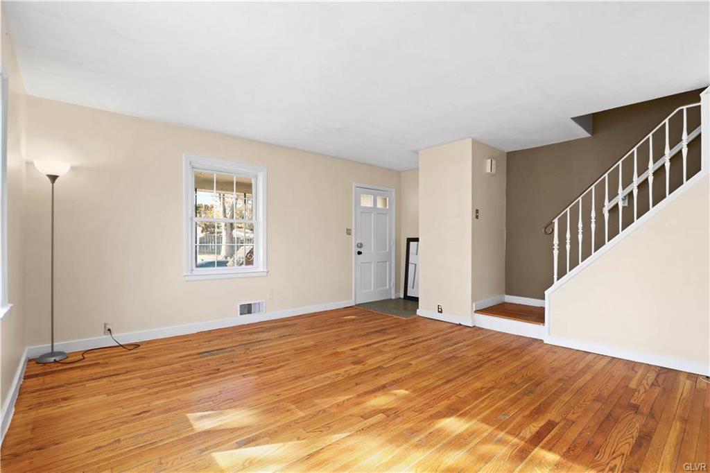 Allentown City, Pennsylvania 18103, United States, 3 Bedrooms Bedrooms, ,2 BathroomsBathrooms,Residential,Pending,76798