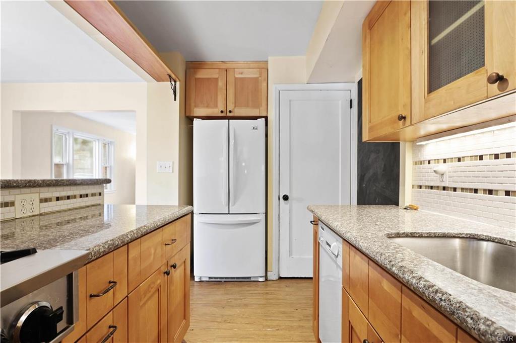 Allentown City, Pennsylvania 18103, United States, 3 Bedrooms Bedrooms, ,2 BathroomsBathrooms,Residential,Pending,76798