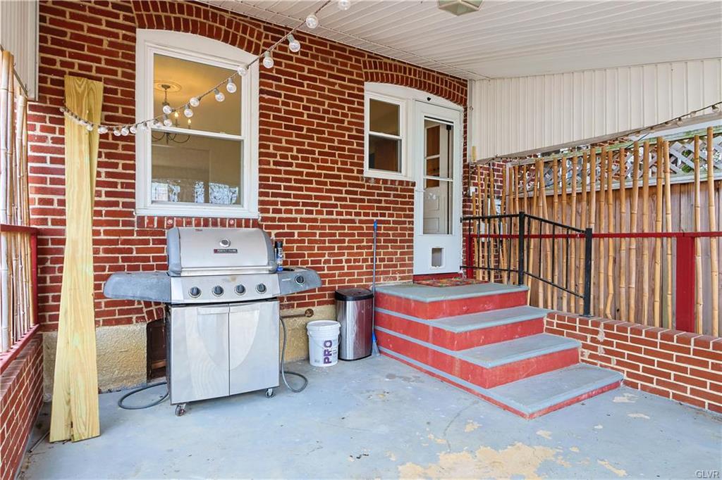 Allentown City, Pennsylvania 18103, United States, 3 Bedrooms Bedrooms, ,2 BathroomsBathrooms,Residential,Pending,76798