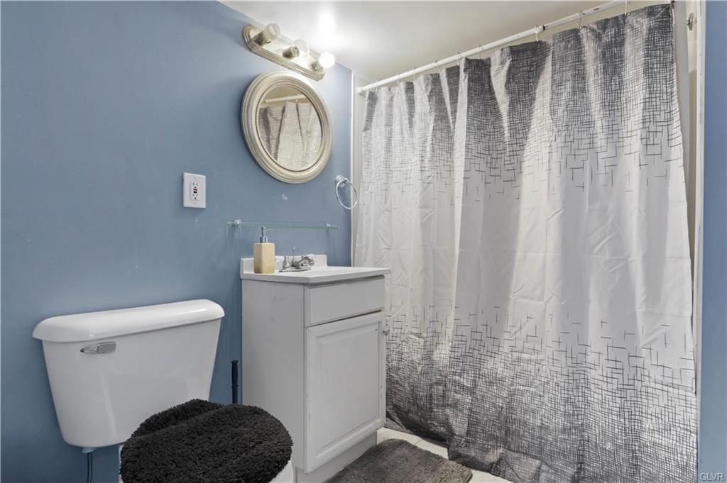 Allentown City, Pennsylvania 18103, United States, 3 Bedrooms Bedrooms, ,2 BathroomsBathrooms,Residential,Pending,76798