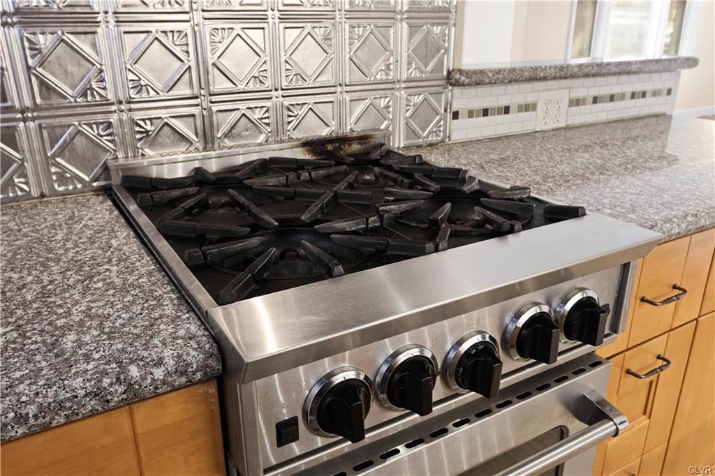 Allentown City, Pennsylvania 18103, United States, 3 Bedrooms Bedrooms, ,2 BathroomsBathrooms,Residential,Pending,76798