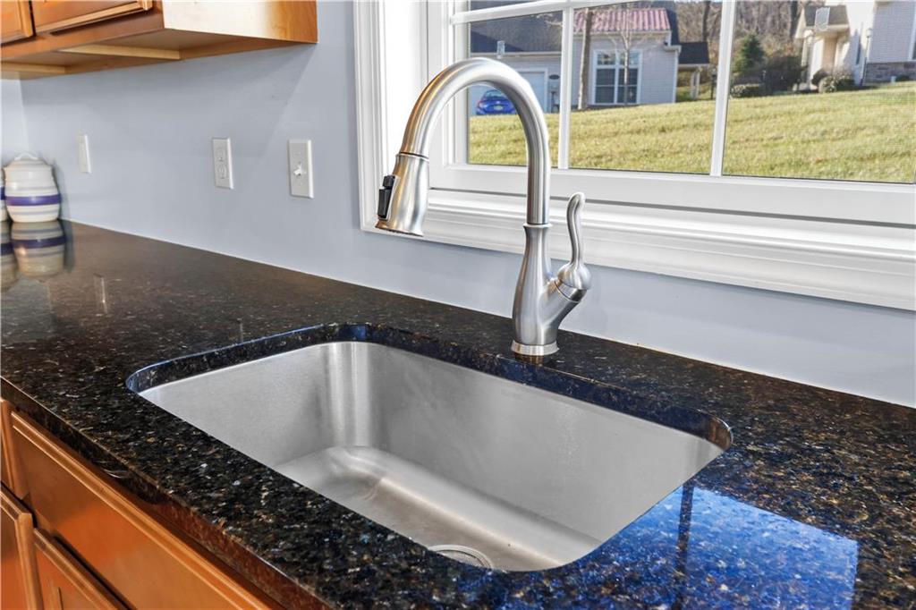 Whitehall Twp, Pennsylvania 18052, United States, 2 Bedrooms Bedrooms, ,2 BathroomsBathrooms,Residential,Pending,29693