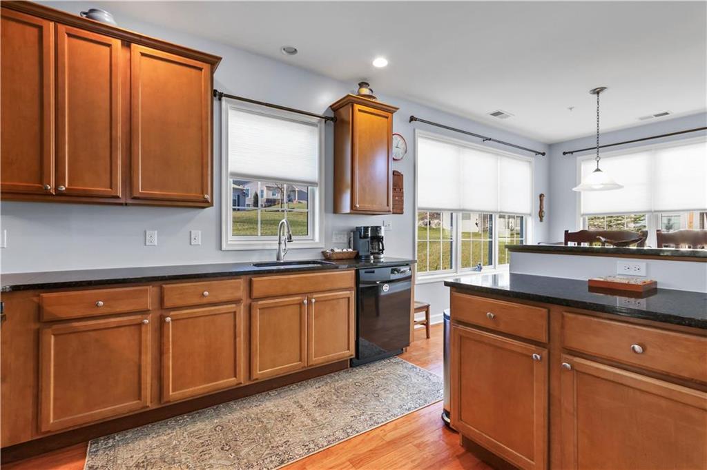 Whitehall Twp, Pennsylvania 18052, United States, 2 Bedrooms Bedrooms, ,2 BathroomsBathrooms,Residential,Pending,29693