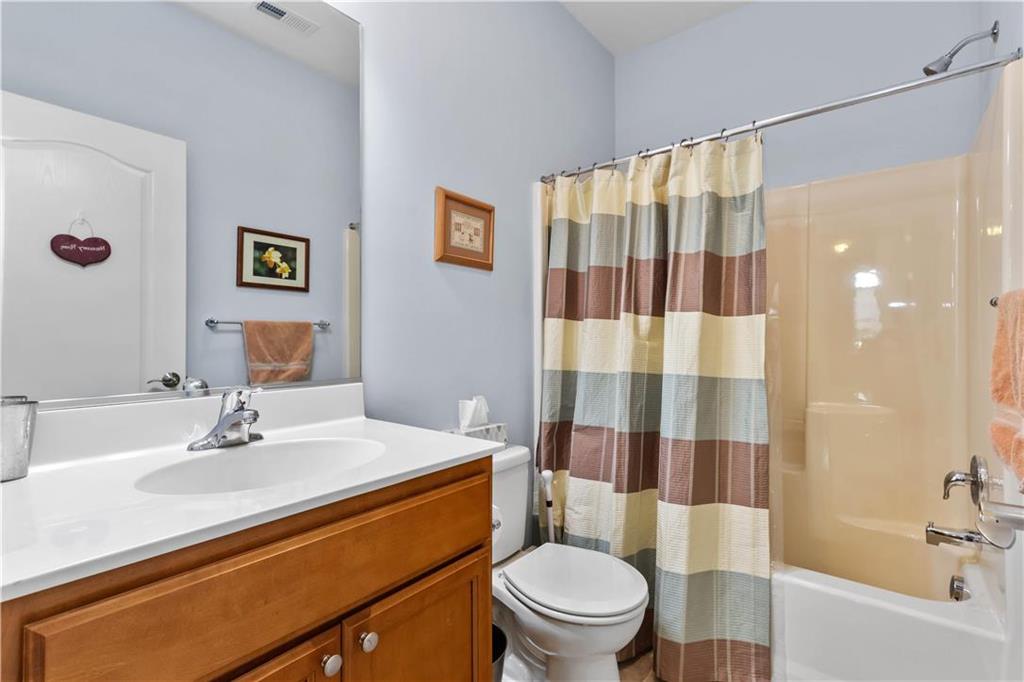 Whitehall Twp, Pennsylvania 18052, United States, 2 Bedrooms Bedrooms, ,2 BathroomsBathrooms,Residential,Pending,29693