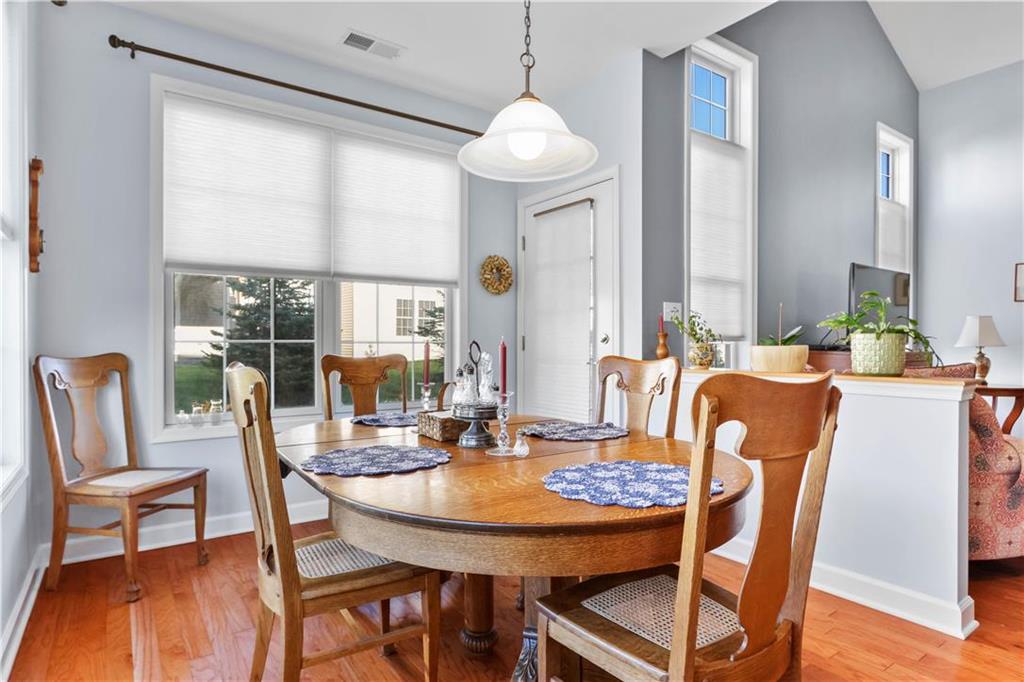 Whitehall Twp, Pennsylvania 18052, United States, 2 Bedrooms Bedrooms, ,2 BathroomsBathrooms,Residential,Pending,29693