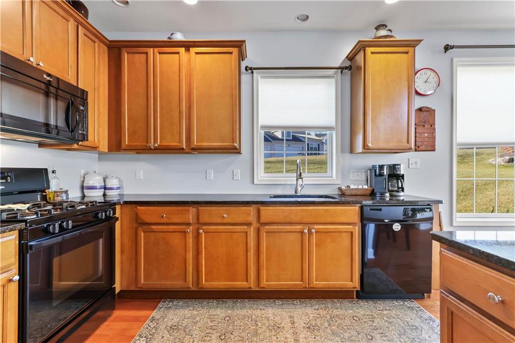 Whitehall Twp, Pennsylvania 18052, United States, 2 Bedrooms Bedrooms, ,2 BathroomsBathrooms,Residential,Pending,29693