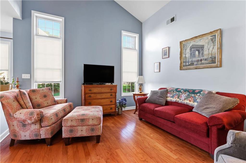 Whitehall Twp, Pennsylvania 18052, United States, 2 Bedrooms Bedrooms, ,2 BathroomsBathrooms,Residential,Pending,29693