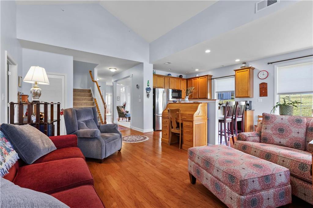 Whitehall Twp, Pennsylvania 18052, United States, 2 Bedrooms Bedrooms, ,2 BathroomsBathrooms,Residential,Pending,29693