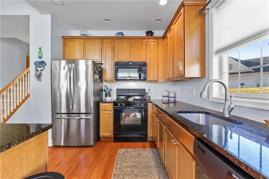 Whitehall Twp, Pennsylvania 18052, United States, 2 Bedrooms Bedrooms, ,2 BathroomsBathrooms,Residential,Pending,29693