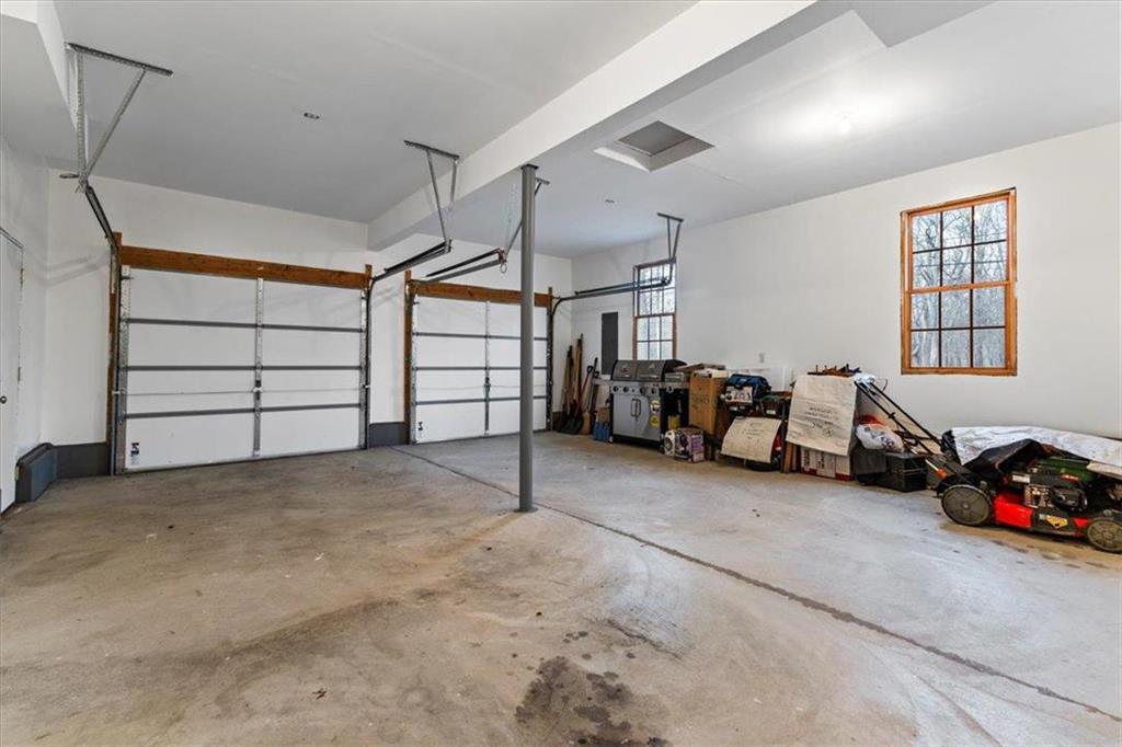 Pike County, Pennsylvania 18324, United States, 4 Bedrooms Bedrooms, ,4 BathroomsBathrooms,Residential,Pending,27973