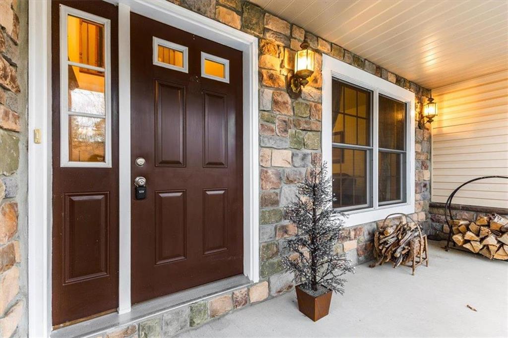 Pike County, Pennsylvania 18324, United States, 4 Bedrooms Bedrooms, ,4 BathroomsBathrooms,Residential,Pending,27973