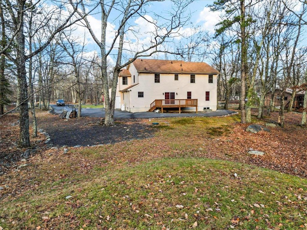 Pike County, Pennsylvania 18324, United States, 4 Bedrooms Bedrooms, ,4 BathroomsBathrooms,Residential,Pending,27973