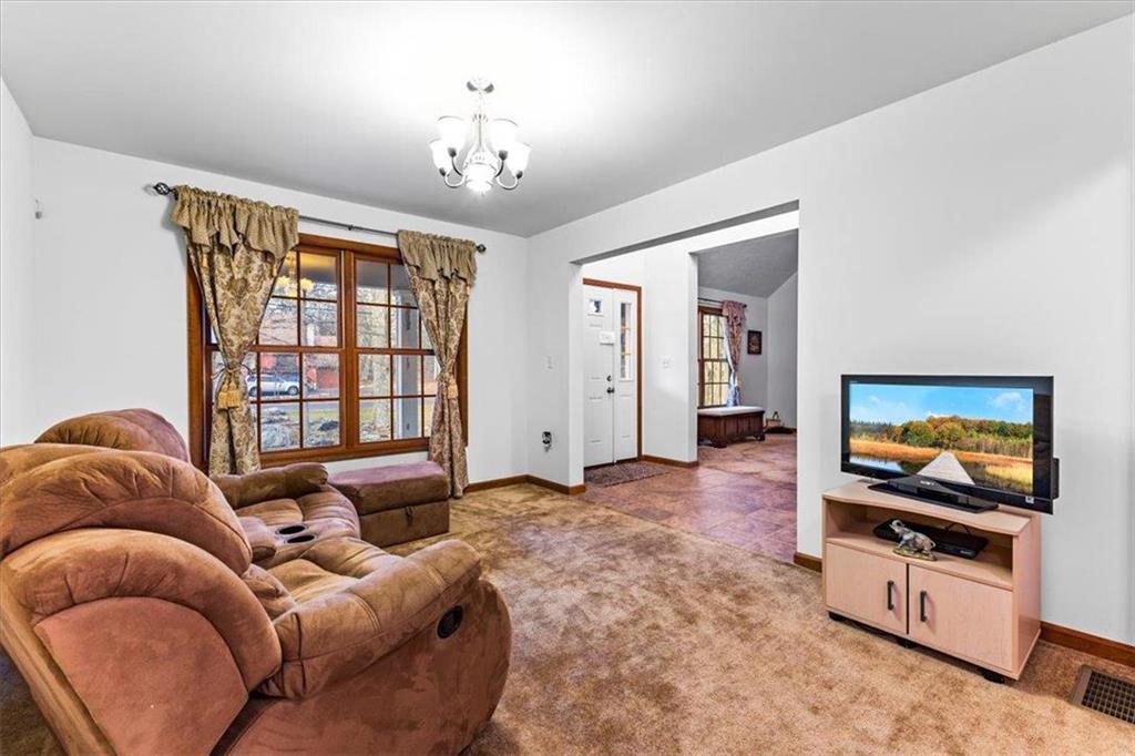 Pike County, Pennsylvania 18324, United States, 4 Bedrooms Bedrooms, ,4 BathroomsBathrooms,Residential,Pending,27973