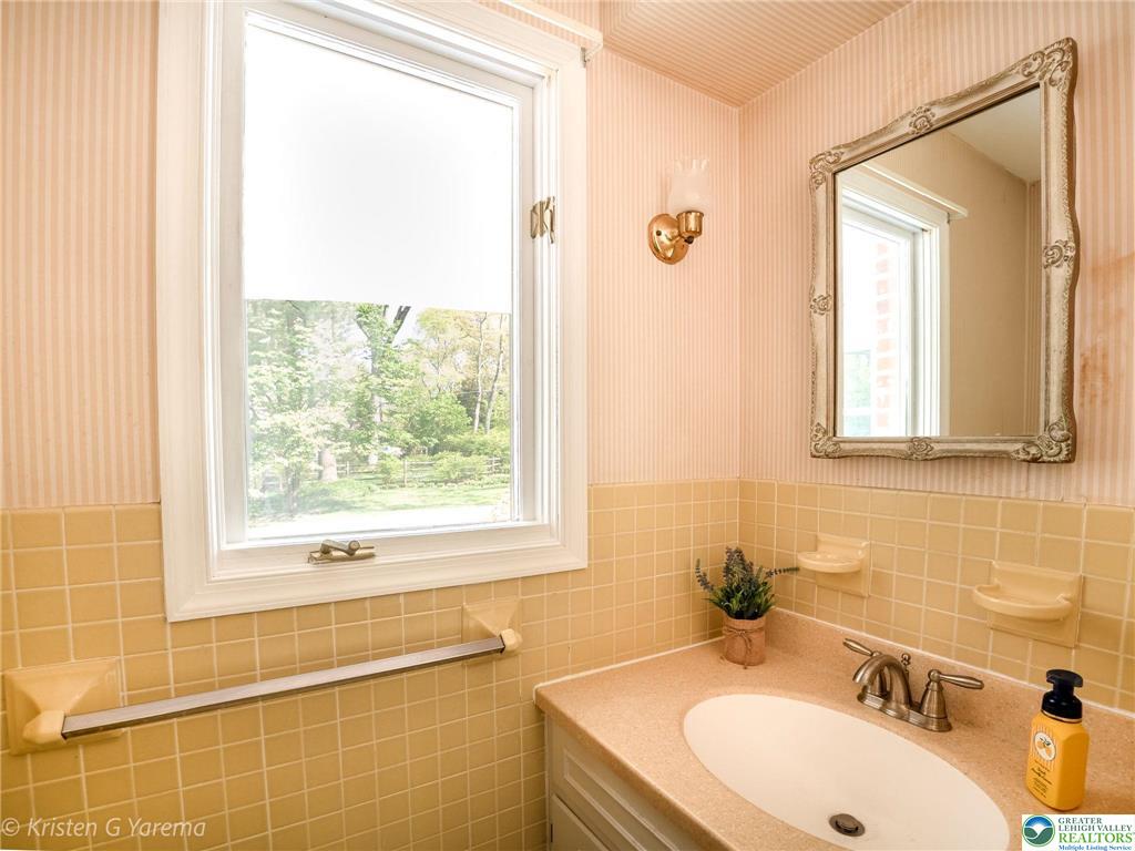 Lower Macungie Twp, Pennsylvania 18103, United States, 5 Bedrooms Bedrooms, ,3 BathroomsBathrooms,Residential,Active,124456