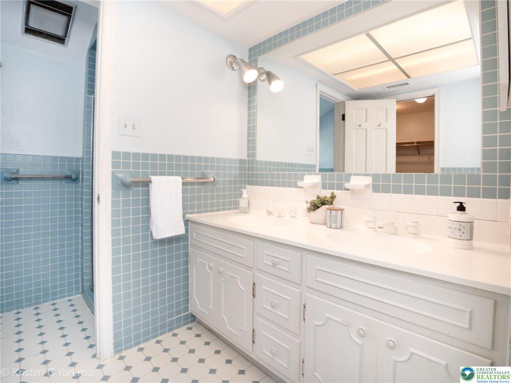 Lower Macungie Twp, Pennsylvania 18103, United States, 5 Bedrooms Bedrooms, ,3 BathroomsBathrooms,Residential,Active,124456