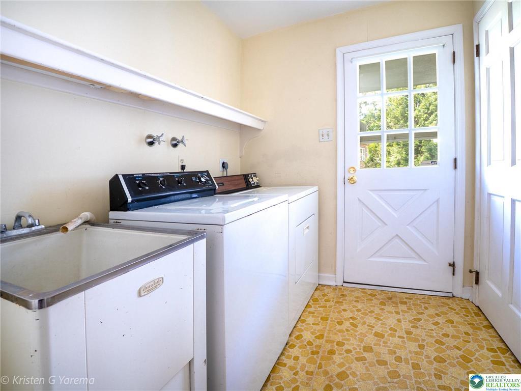 Lower Macungie Twp, Pennsylvania 18103, United States, 5 Bedrooms Bedrooms, ,3 BathroomsBathrooms,Residential,Active,124456