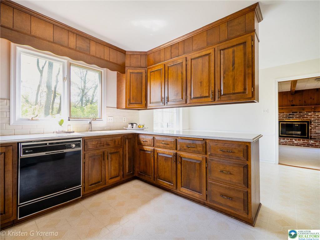 Lower Macungie Twp, Pennsylvania 18103, United States, 5 Bedrooms Bedrooms, ,3 BathroomsBathrooms,Residential,Active,124456