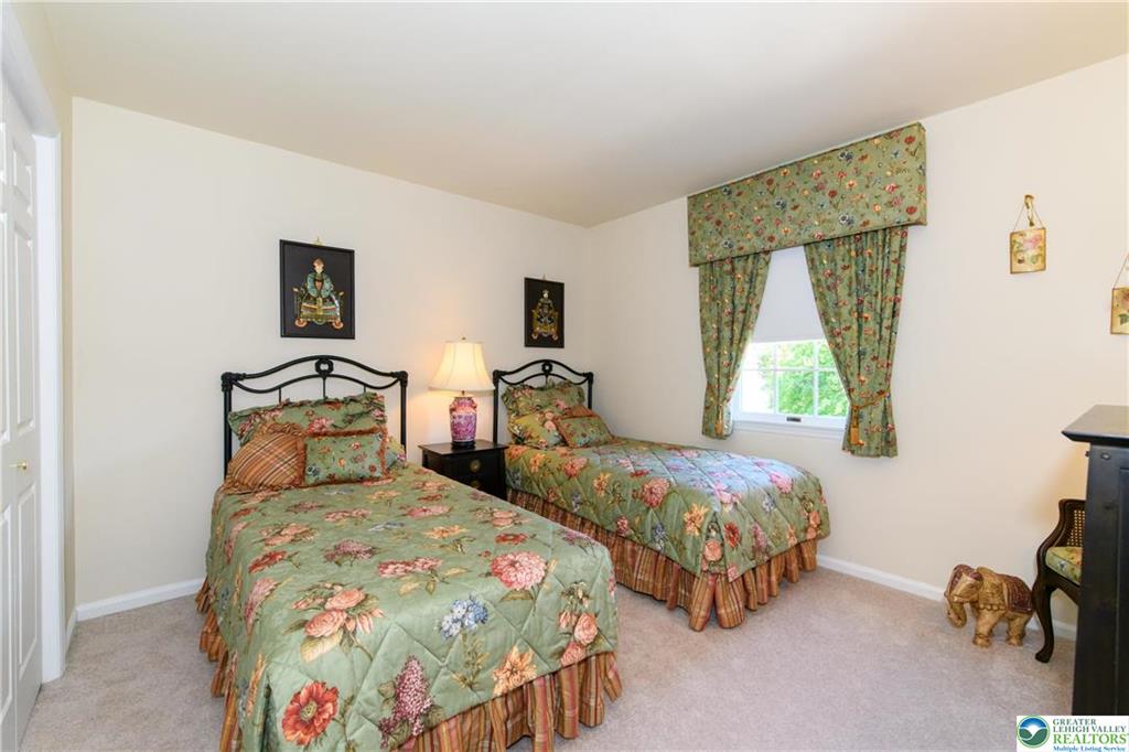 Lower Macungie Twp, Pennsylvania 18106, United States, 4 Bedrooms Bedrooms, ,3 BathroomsBathrooms,Residential,Pending,136634