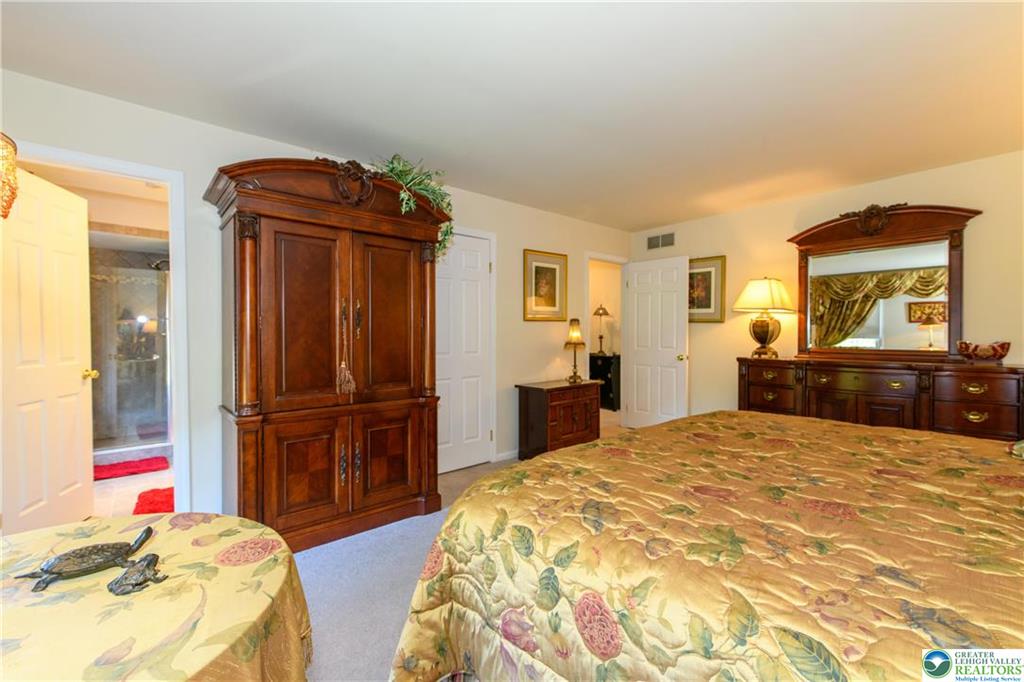 Lower Macungie Twp, Pennsylvania 18106, United States, 4 Bedrooms Bedrooms, ,3 BathroomsBathrooms,Residential,Pending,136634