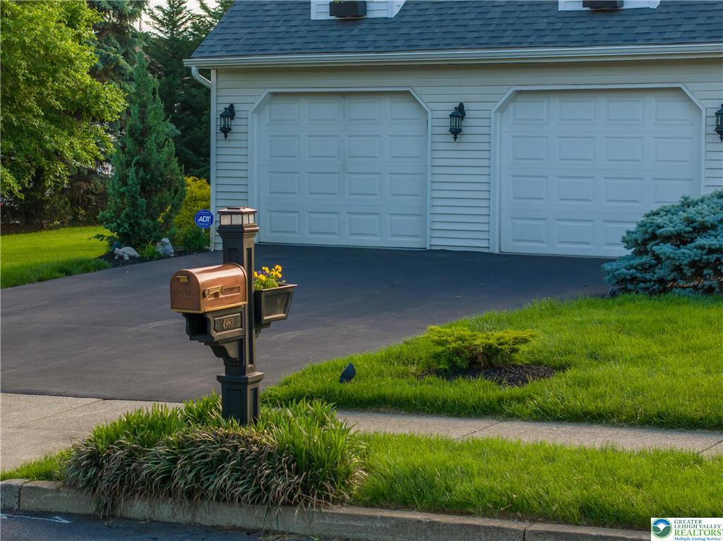 Lower Macungie Twp, Pennsylvania 18106, United States, 4 Bedrooms Bedrooms, ,3 BathroomsBathrooms,Residential,Pending,136634