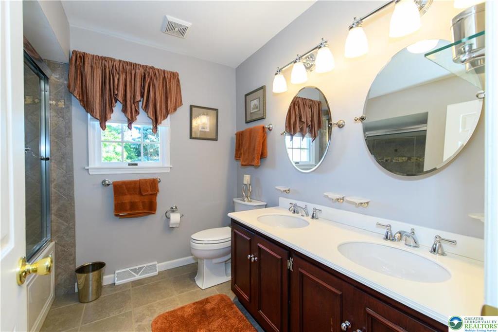 Lower Macungie Twp, Pennsylvania 18106, United States, 4 Bedrooms Bedrooms, ,3 BathroomsBathrooms,Residential,Pending,136634