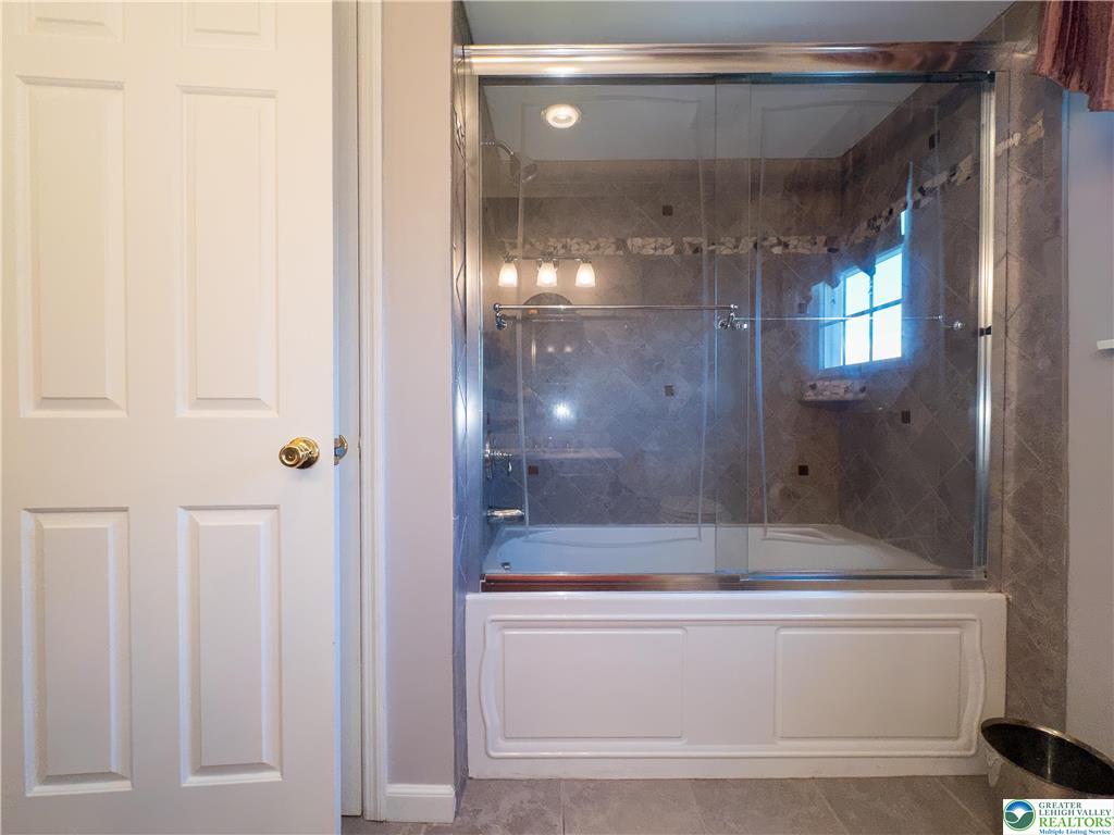 Lower Macungie Twp, Pennsylvania 18106, United States, 4 Bedrooms Bedrooms, ,3 BathroomsBathrooms,Residential,Pending,136634