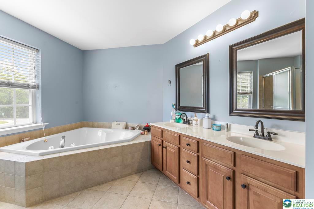 Eldred Twp, Pennsylvania 18058, United States, 4 Bedrooms Bedrooms, ,3 BathroomsBathrooms,Residential,Active,138319