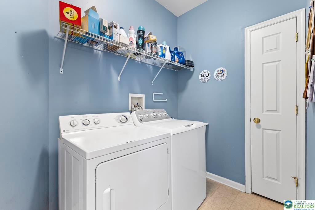 Eldred Twp, Pennsylvania 18058, United States, 4 Bedrooms Bedrooms, ,3 BathroomsBathrooms,Residential,Active,138319