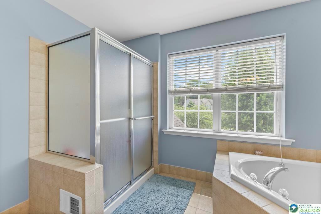 Eldred Twp, Pennsylvania 18058, United States, 4 Bedrooms Bedrooms, ,3 BathroomsBathrooms,Residential,Active,138319