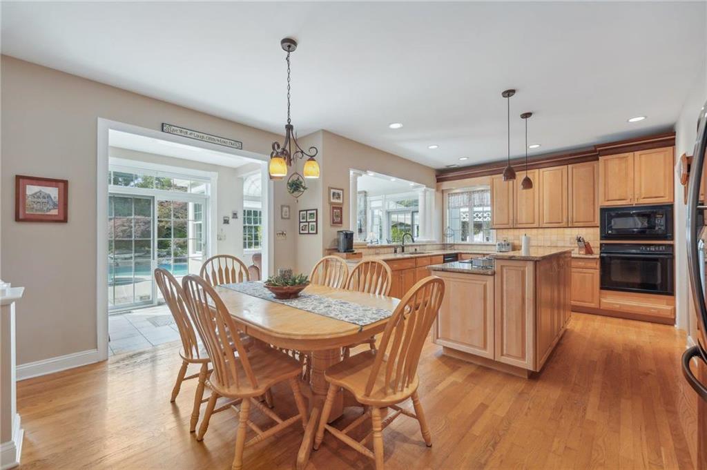 Allentown City, Pennsylvania 18104, United States, 4 Bedrooms Bedrooms, ,3 BathroomsBathrooms,Residential,Pending,19233