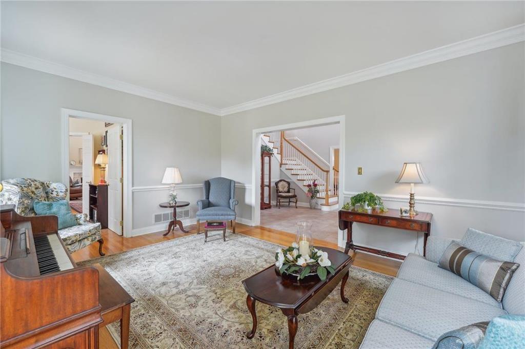 Allentown City, Pennsylvania 18104, United States, 4 Bedrooms Bedrooms, ,3 BathroomsBathrooms,Residential,Pending,19233