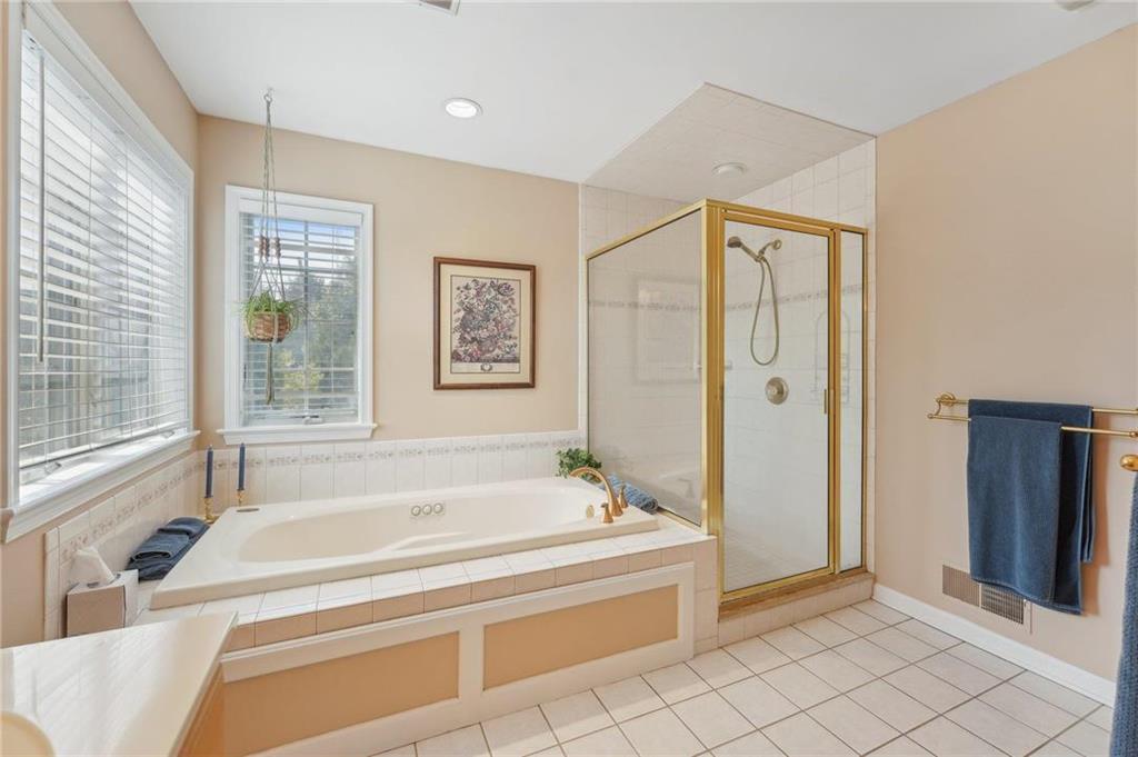 Allentown City, Pennsylvania 18104, United States, 4 Bedrooms Bedrooms, ,3 BathroomsBathrooms,Residential,Pending,19233