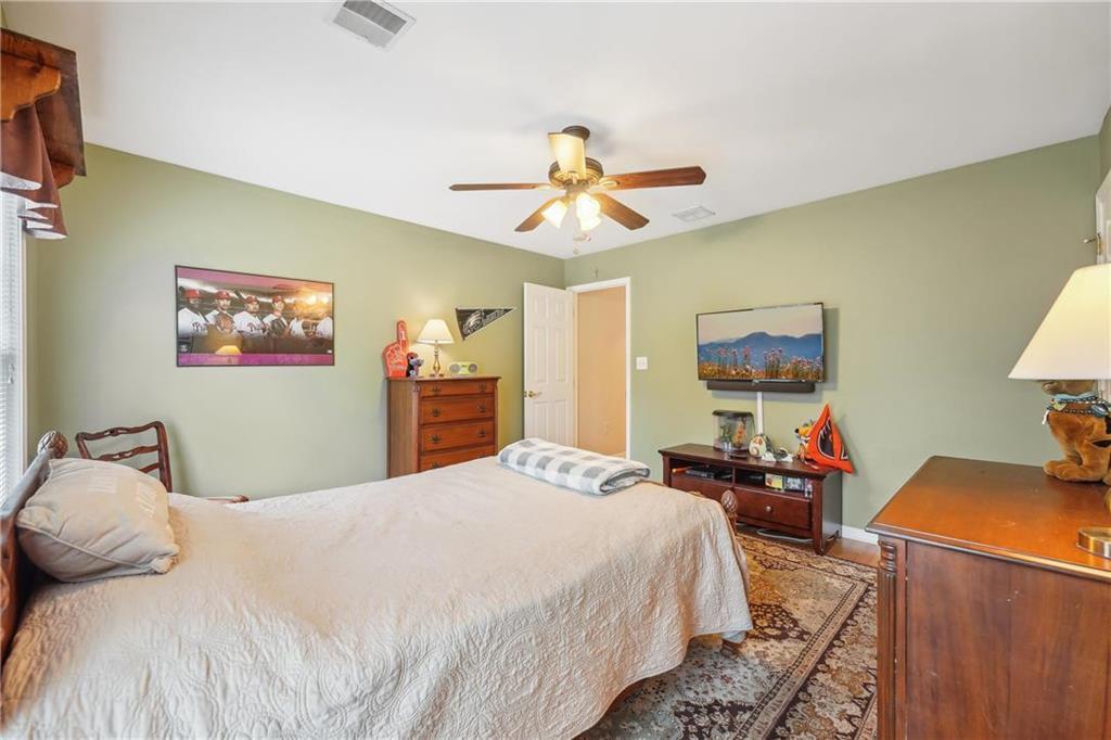 Allentown City, Pennsylvania 18104, United States, 4 Bedrooms Bedrooms, ,3 BathroomsBathrooms,Residential,Pending,19233