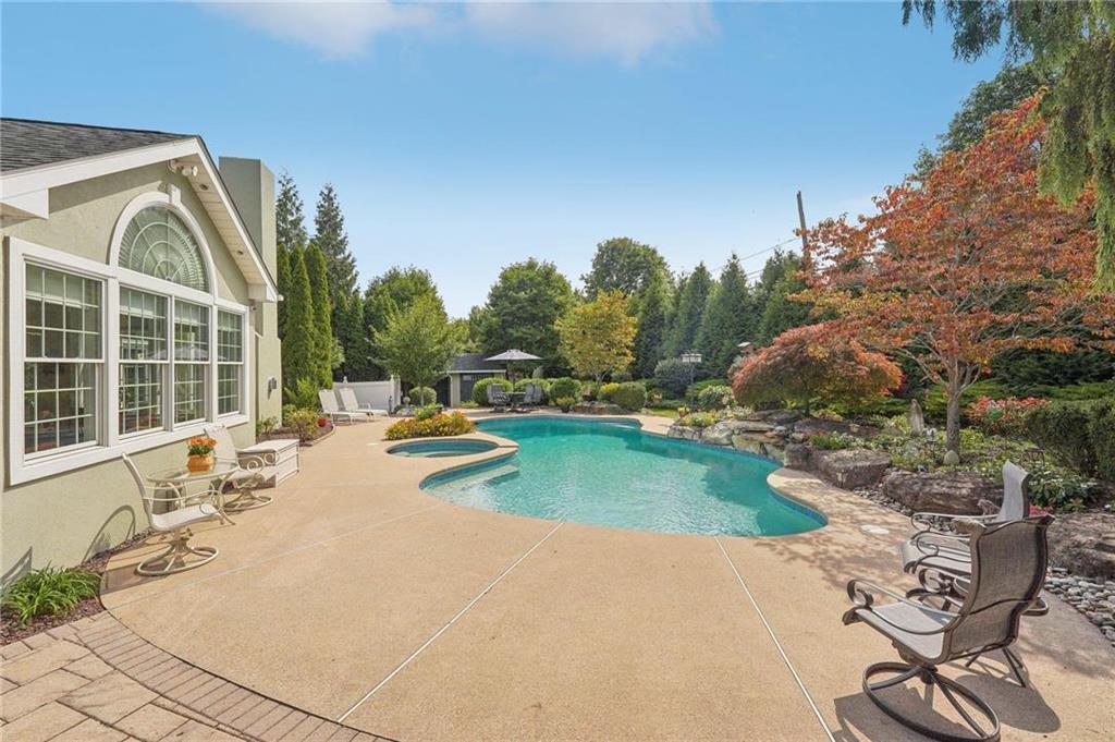 Allentown City, Pennsylvania 18104, United States, 4 Bedrooms Bedrooms, ,3 BathroomsBathrooms,Residential,Pending,19233