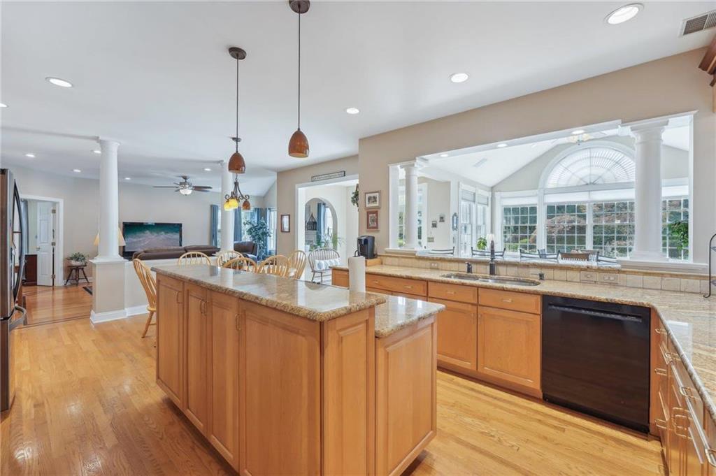 Allentown City, Pennsylvania 18104, United States, 4 Bedrooms Bedrooms, ,3 BathroomsBathrooms,Residential,Pending,19233