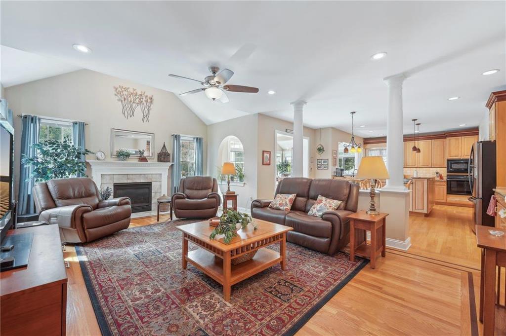 Allentown City, Pennsylvania 18104, United States, 4 Bedrooms Bedrooms, ,3 BathroomsBathrooms,Residential,Pending,19233