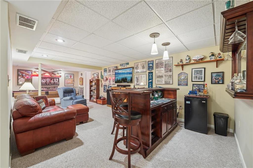 Allentown City, Pennsylvania 18104, United States, 4 Bedrooms Bedrooms, ,3 BathroomsBathrooms,Residential,Pending,19233