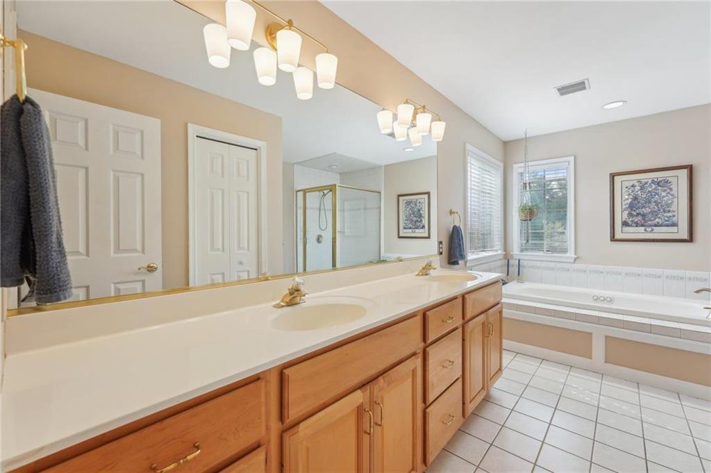 Allentown City, Pennsylvania 18104, United States, 4 Bedrooms Bedrooms, ,3 BathroomsBathrooms,Residential,Pending,19233