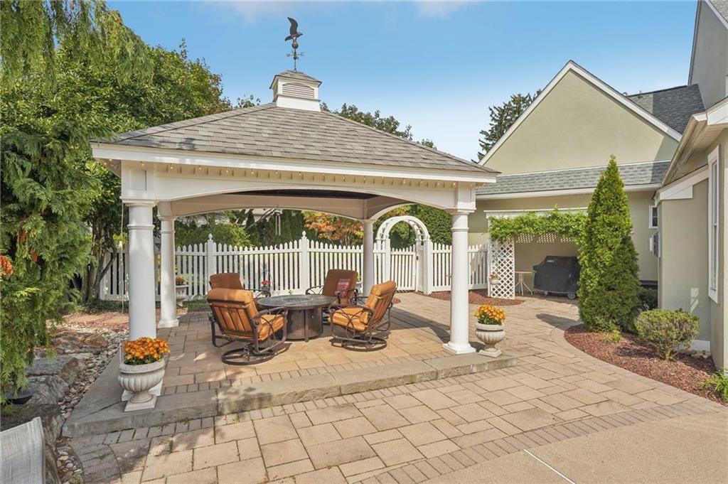 Allentown City, Pennsylvania 18104, United States, 4 Bedrooms Bedrooms, ,3 BathroomsBathrooms,Residential,Pending,19233