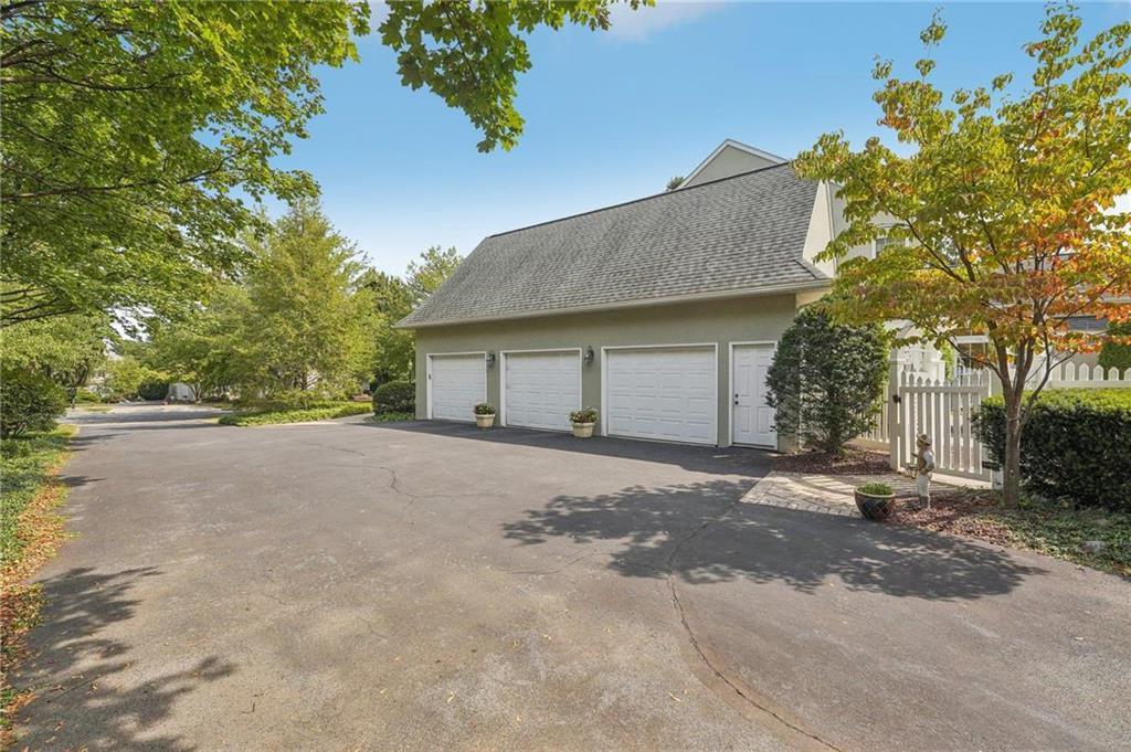 Allentown City, Pennsylvania 18104, United States, 4 Bedrooms Bedrooms, ,3 BathroomsBathrooms,Residential,Pending,19233