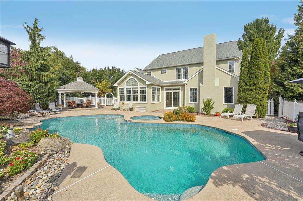 Allentown City, Pennsylvania 18104, United States, 4 Bedrooms Bedrooms, ,3 BathroomsBathrooms,Residential,Pending,19233