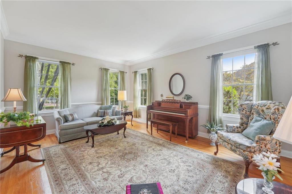 Allentown City, Pennsylvania 18104, United States, 4 Bedrooms Bedrooms, ,3 BathroomsBathrooms,Residential,Pending,19233