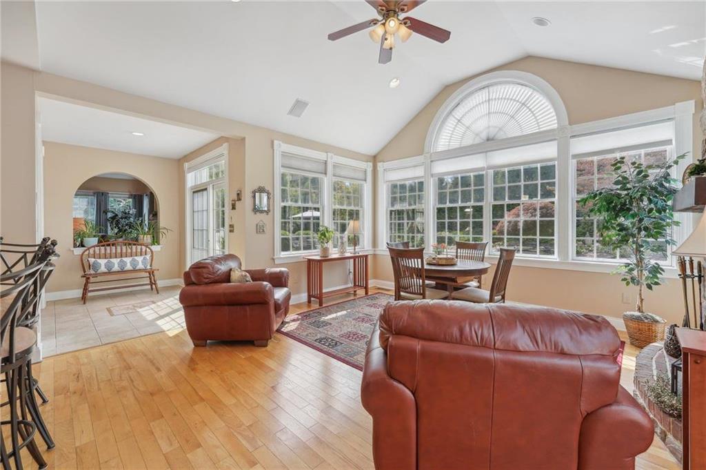 Allentown City, Pennsylvania 18104, United States, 4 Bedrooms Bedrooms, ,3 BathroomsBathrooms,Residential,Pending,19233