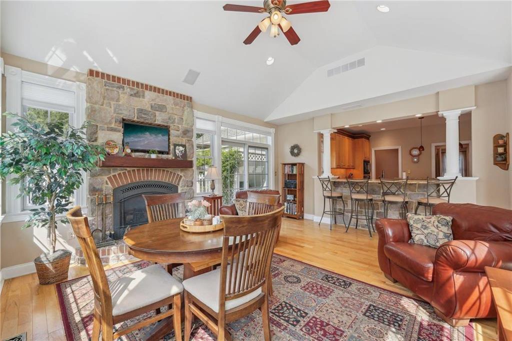 Allentown City, Pennsylvania 18104, United States, 4 Bedrooms Bedrooms, ,3 BathroomsBathrooms,Residential,Pending,19233