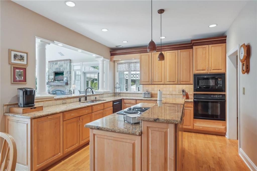 Allentown City, Pennsylvania 18104, United States, 4 Bedrooms Bedrooms, ,3 BathroomsBathrooms,Residential,Pending,19233