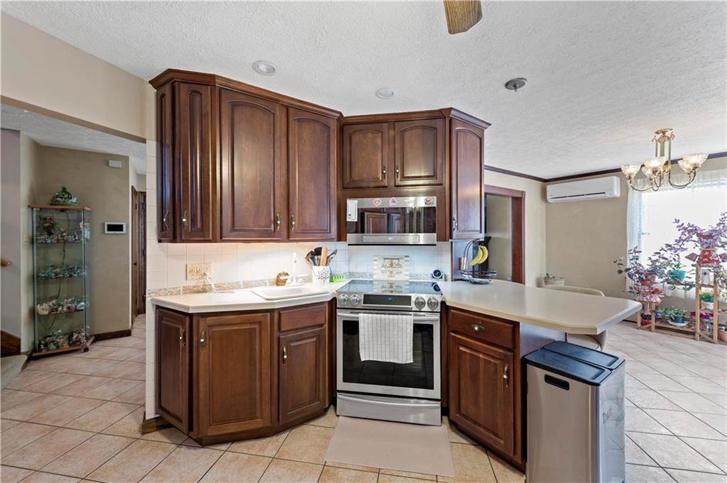 Luzerne County, Pennsylvania 18202, United States, 4 Bedrooms Bedrooms, ,2 BathroomsBathrooms,Residential,Pending,6150