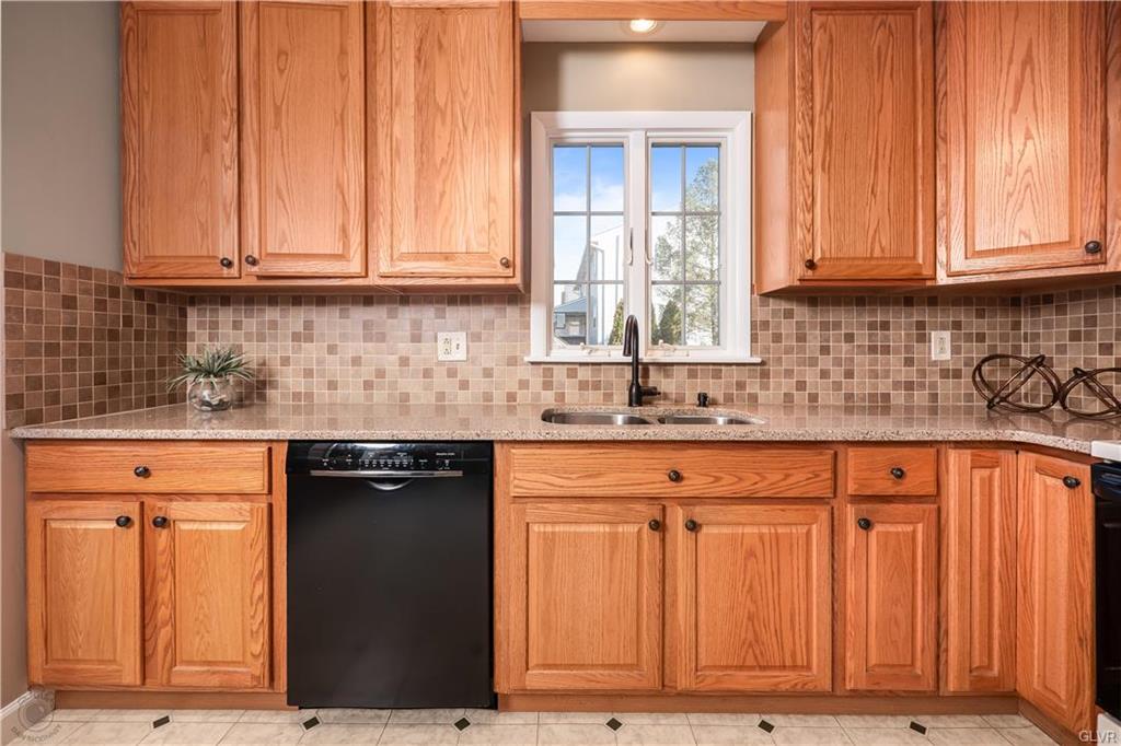 Coopersburg Borough, Pennsylvania 18036, United States, 3 Bedrooms Bedrooms, ,2 BathroomsBathrooms,Residential,Pending,91484